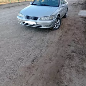 Toyota Camry 2001