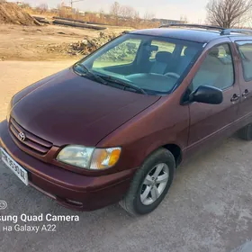 Toyota Sienna 2002