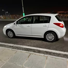 Nissan Versa 2012