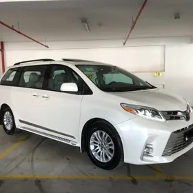 Toyota Sienna 2018