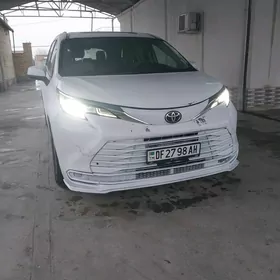 Toyota Sienna 2021