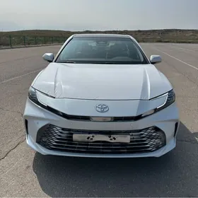 Toyota Camry 2025