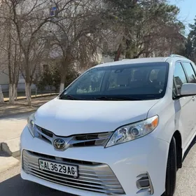 Toyota Sienna 2020