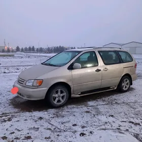 Toyota Sienna 2003