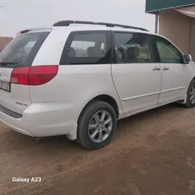 Toyota Sienna 2004