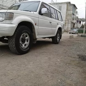 Mitsubishi Pajero 1992