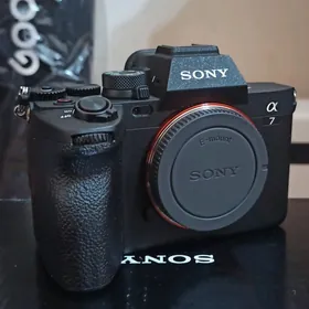 Sony A7 4