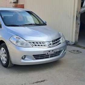 Nissan Versa 2011