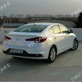 Hyundai Elantra 2019