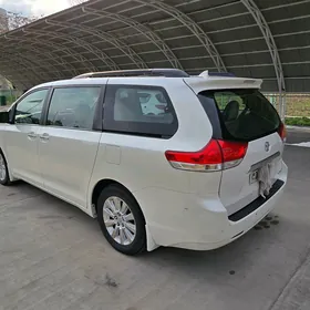 Toyota Sienna 2012