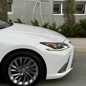 Lexus ES 350 2019