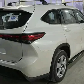 Toyota Highlander 2021