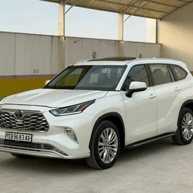 Toyota Highlander 2021