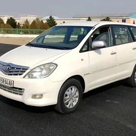 Toyota Innova 2011