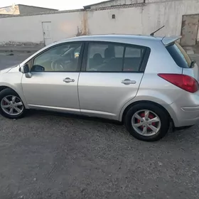 Nissan Versa 2010