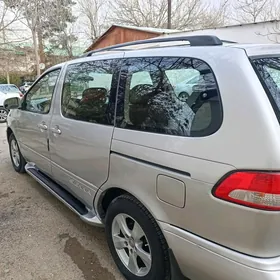 Toyota Sienna 2001