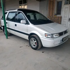 Mitsubishi Chariot 1995