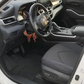Toyota Highlander 2021