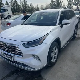 Toyota Highlander 2021