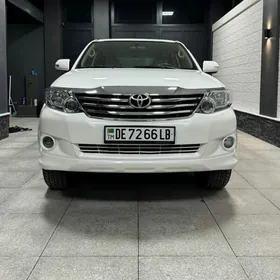 Toyota Fortuner 2013