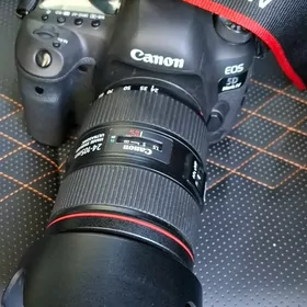 Canon EOS 5D MARK IV