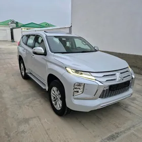 Mitsubishi Pajero 2020