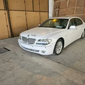 BMW 750 2005