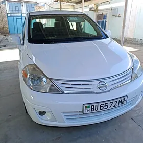 Nissan Versa 2012