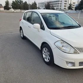 Nissan Versa 2011