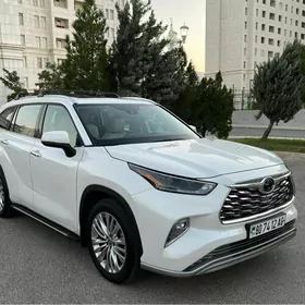 Toyota Highlander 2021