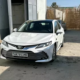 Toyota Camry 2021