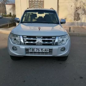 Mitsubishi Pajero 2013