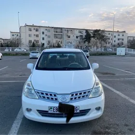 Nissan Tiida 2011