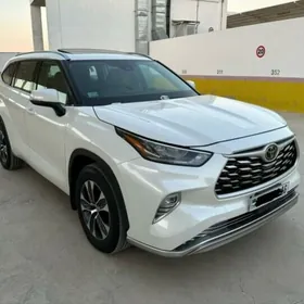 Toyota Highlander 2021