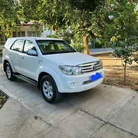 Toyota Fortuner 2010