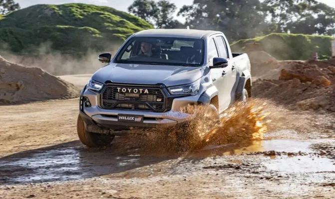 Раскрыты новые подробности о предстоящем пикапе Toyota Hilux GR Sport