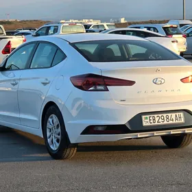 Hyundai Elantra 2019