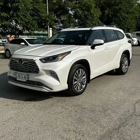 Toyota Highlander 2021