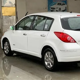 Nissan Versa 2008