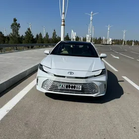 Toyota Camry Hybrid 2025