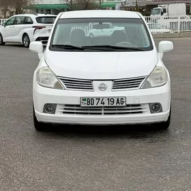 Nissan Tiida 2010