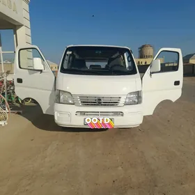 Nissan Urvan 2003