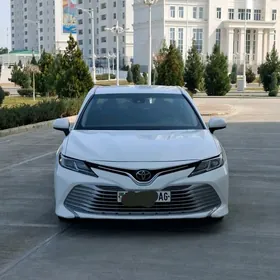 Toyota Camry 2019