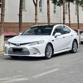 Toyota Camry 2021