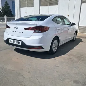 Hyundai Elantra 2019