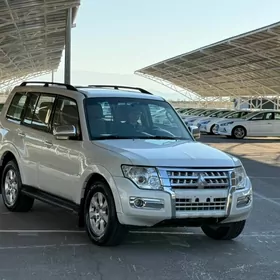 Mitsubishi Pajero 2015