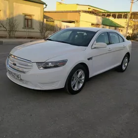 Ford Taurus 2015