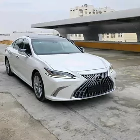 Lexus ES 2019