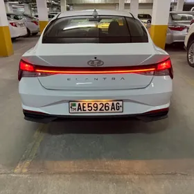 Hyundai Elantra 2022