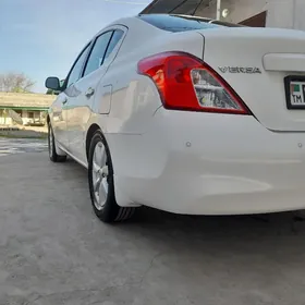 Nissan Versa 2011